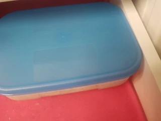 厚切酸奶冰淇淋,盖上盖子放冰箱冷冻一夜