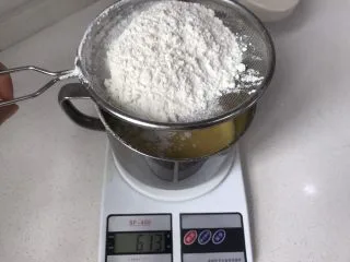 香港名小吃鸡蛋仔,过筛低粉、泡打粉、木薯粉