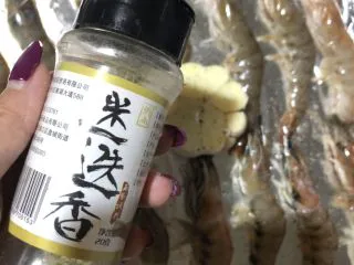 普罗旺斯风情烤虾,迷迭香。