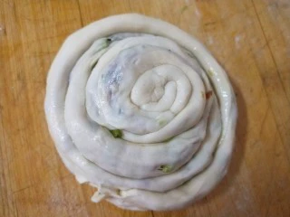 山西太原特色小吃，羊肉手抓饼,卷好的图片。