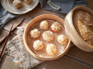 团团圆圆——珍珠圆子,出锅后点缀一下。