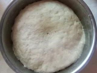 奶茶风味酱香大包一早餐,静置两小时后，发酵至两倍大。