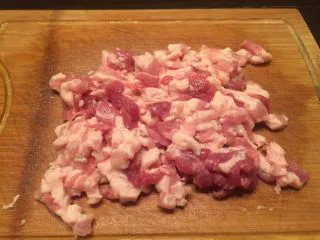 乡味~重庆小吃红油抄手,最后切成小丁。