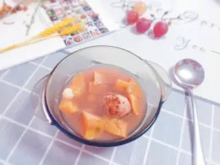 红薯栗子糖水,装入碗中，准备开吃