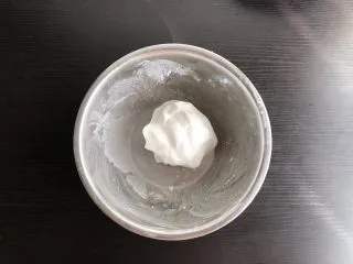 老北京驴打滚,下手揉成无干粉的面团