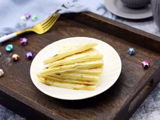 天津特色小吃 蔬菜烩饼,自制大饼1张,自制大饼的方子请参考我的另外一个菜谱#烙大饼#。