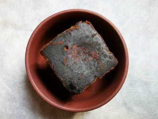 土鸡蛋桂圆枸杞红枣茶,如果喜欢甜一点,可以放一块黑糖。调味也滋补。