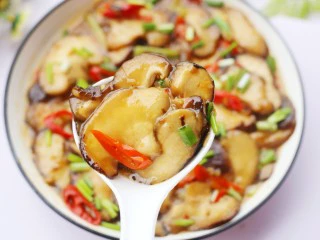 拿肉都不换的素炒香菇,低脂低卡,百吃不厌。