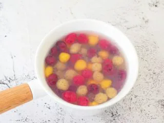 椰香西米水果芋圆,把水果芋圆跟西米混合