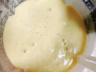 芒果麦片坚果露,香甜粘稠的营养糊就打好了。