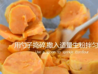 福清番薯丸这么经典的小吃你会做吗?,用勺子捣碎