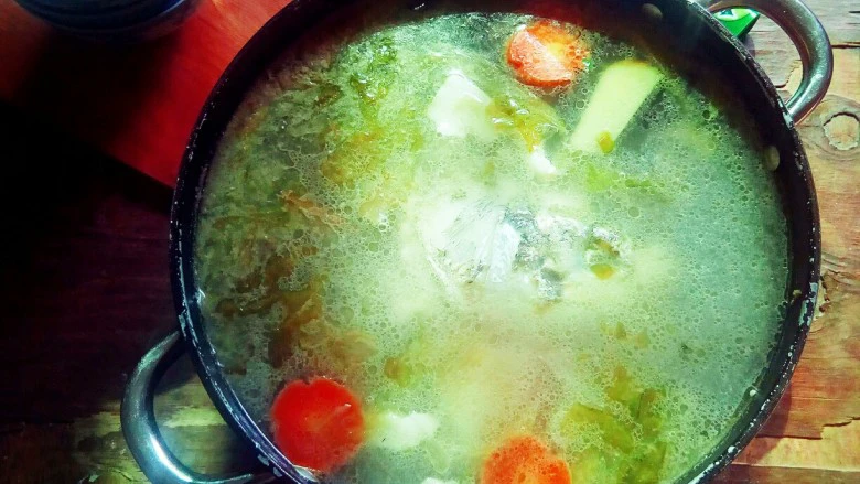 酸香风味鱼头锅