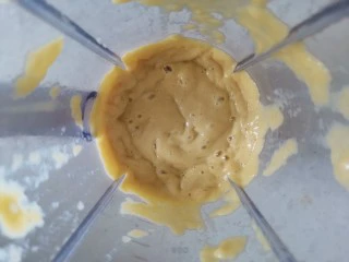 芒果芋圆西米露,打成芒果奶昔