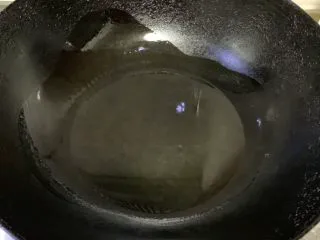 街边小吃一东北煎肠,放油