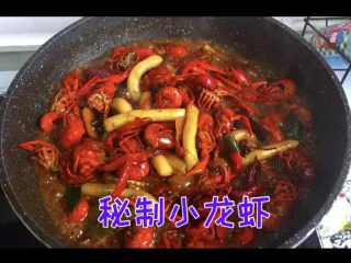 十三香小龙虾,自制秘制十三香小龙虾，就可以出锅啦
