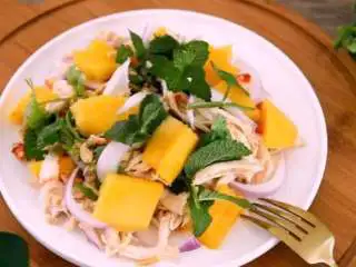 水果入菜，风味绝妙——酸辣芒果鸡丝,开动~！