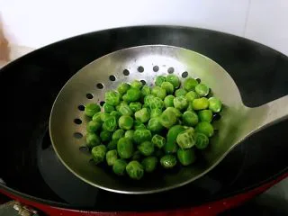 牛奶豌豆热饮,捞出。