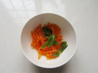 熊猫杯子减肥便当,先提前准好自己爱吃的家常菜或咸菜,不要太多