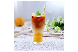 黄桃养乐多冰咖啡