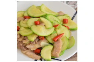 西葫芦炒肉片—从小吃到大的家常菜，简单易学哦