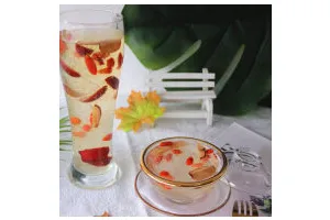 炎炎夏日养颜神器～枸杞红枣炖雪燕，持续饮用让你嫩爆天际