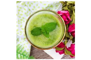 羽衣甘蓝芝麻菜苹果汁