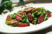 美食推荐——香肠炒青椒(以家常做法,快速烹饪美味佳肴)