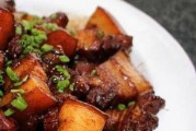 五花肉炖山药的美味做法（健康营养的家常菜，）
