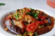 蒜蓉酱烧茄条的做法(清爽可口的夏日美食)