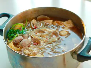 宵夜嗨起来—自制美味花甲粉,关火，上桌食用