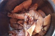用无油方法烹制美味鸡翅（15个步骤教你做出口感嫩滑多汁的鸡翅）