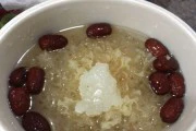 滋补佳品,银耳雪梨盅的制作与食用方法(营养丰富,味道鲜美的银耳雪梨盅如何自制?)
