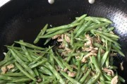 肉丝豇豆的做法(健康简单的中式菜肴)