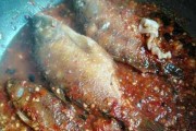 美味烧小鲫鱼的制作方法(家常小鲫鱼烧,营养美味不容错过)