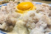 咸蛋肉末臭豆腐的制作方法(传统小吃,味蕾的极致享受)