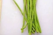沙蟹汁炒豆角的做法(鲜香可口的家常菜)