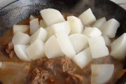 白萝卜烧排骨(入口即化的家常美食)