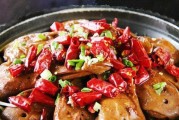 美食创意——香辣鸭脑壳（挑战味蕾，尝遍天下美食；辣爽口感，美味酥脆。）