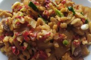 酸辣椒炒萝卜干(传统川菜,麻辣鲜香的口感让你回味无穷)