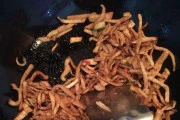 小辣椒炒萝卜干的秘诀(口感鲜美,简单易学,家常菜首选)