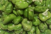 蒜香蚕豆,美味又健康(以新鲜蚕豆为原料,加入香蒜烹饪,营养丰富、口感极佳)