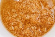 蒜蓉酱的制作方法(以新鲜蒜和美味酱油打造的蒜蓉酱)