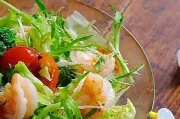 制作美味营养的以什锦蔬菜水果沙拉(健康的选择,轻松简单制作,营养丰富的美味佳肴)