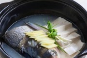 天麻鱼头汤的做法(家常营养汤菜,健康美味一应俱全)