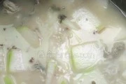 美味营养的野生鲫鱼冬瓜汤(健康养生,让你暖身过冬)