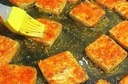 香辣臭豆腐的制作方法(口感独特,香辣适口,让你爱不释手)
