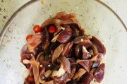 香炒鸭肫的做法（美味可口的家常美食制作技巧）