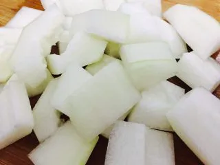 宵夜嗨起来—自制美味花甲粉,冬瓜去皮去瓤切小块或厚片