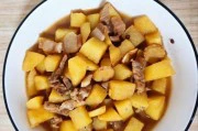 土豆四季豆炖肉,滋味美好的家常菜(家常美食,色香味俱佳的土豆四季豆炖肉的做法)