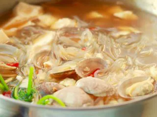 宵夜嗨起来—自制美味花甲粉,细节图，真的是很香呀，尤其是蒜汁的味道，让花甲粉变得特别鲜